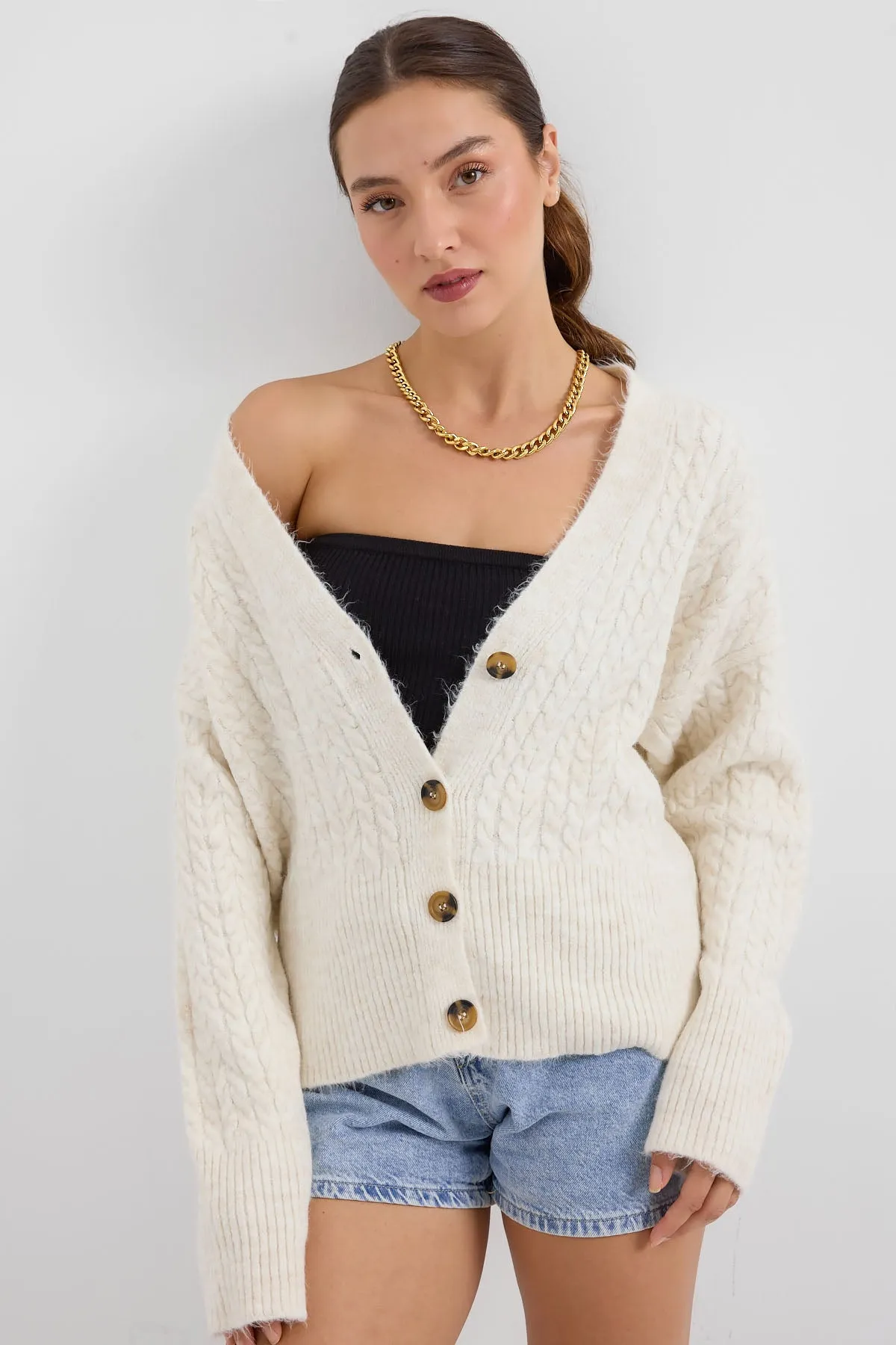 15885 örgülü oversize triko hirka