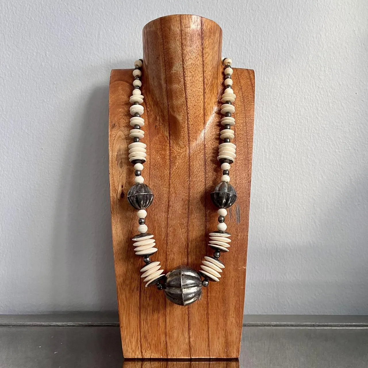 80s Cream Pewter Bauble Necklace