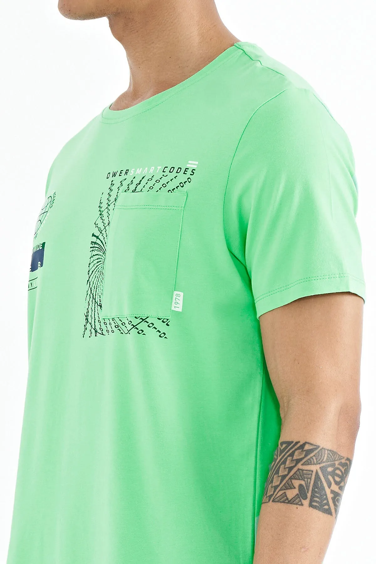 cep detayli baskili o yaka erkek t-shirt - 88184