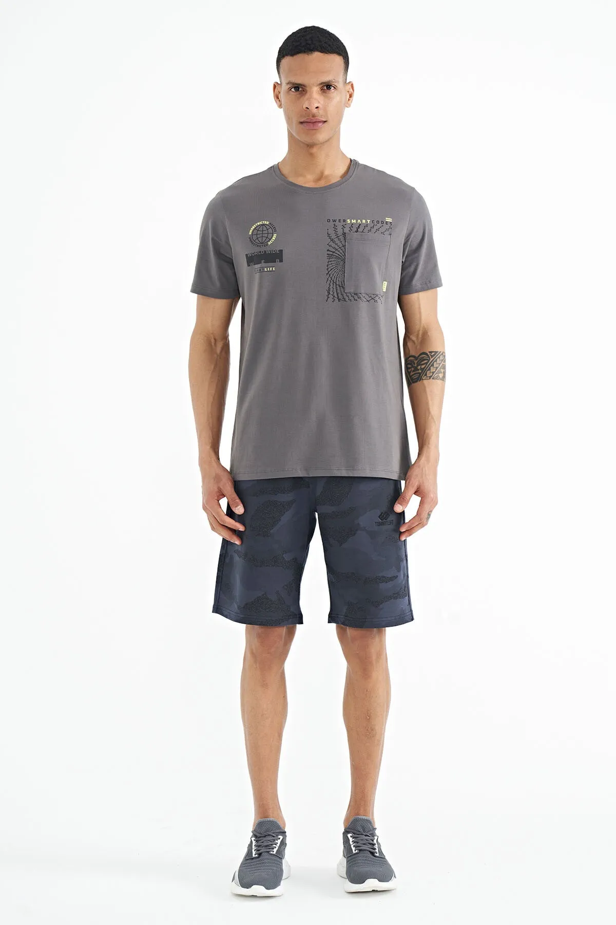 cep detayli baskili o yaka erkek t-shirt - 88184
