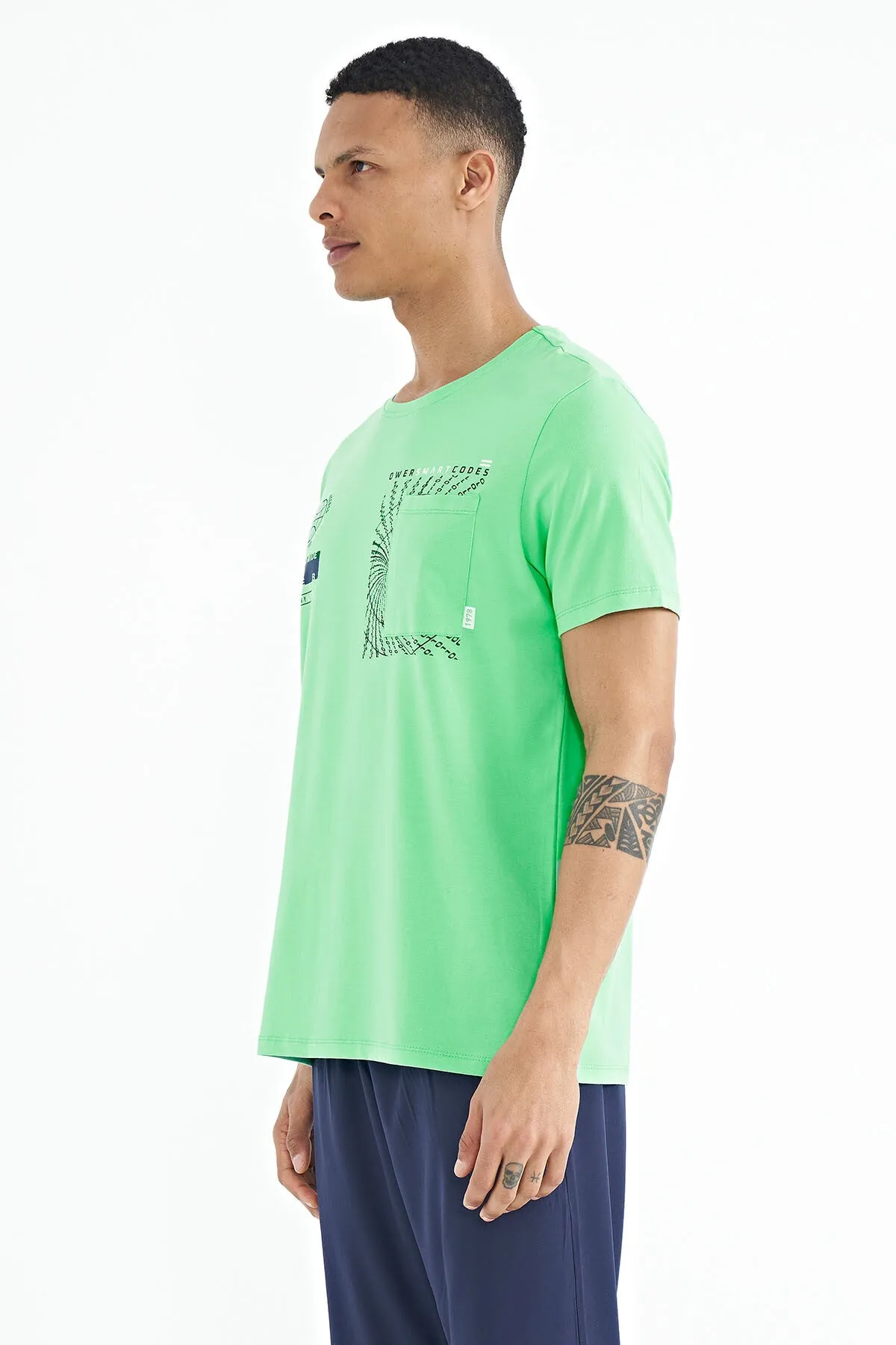 cep detayli baskili o yaka erkek t-shirt - 88184