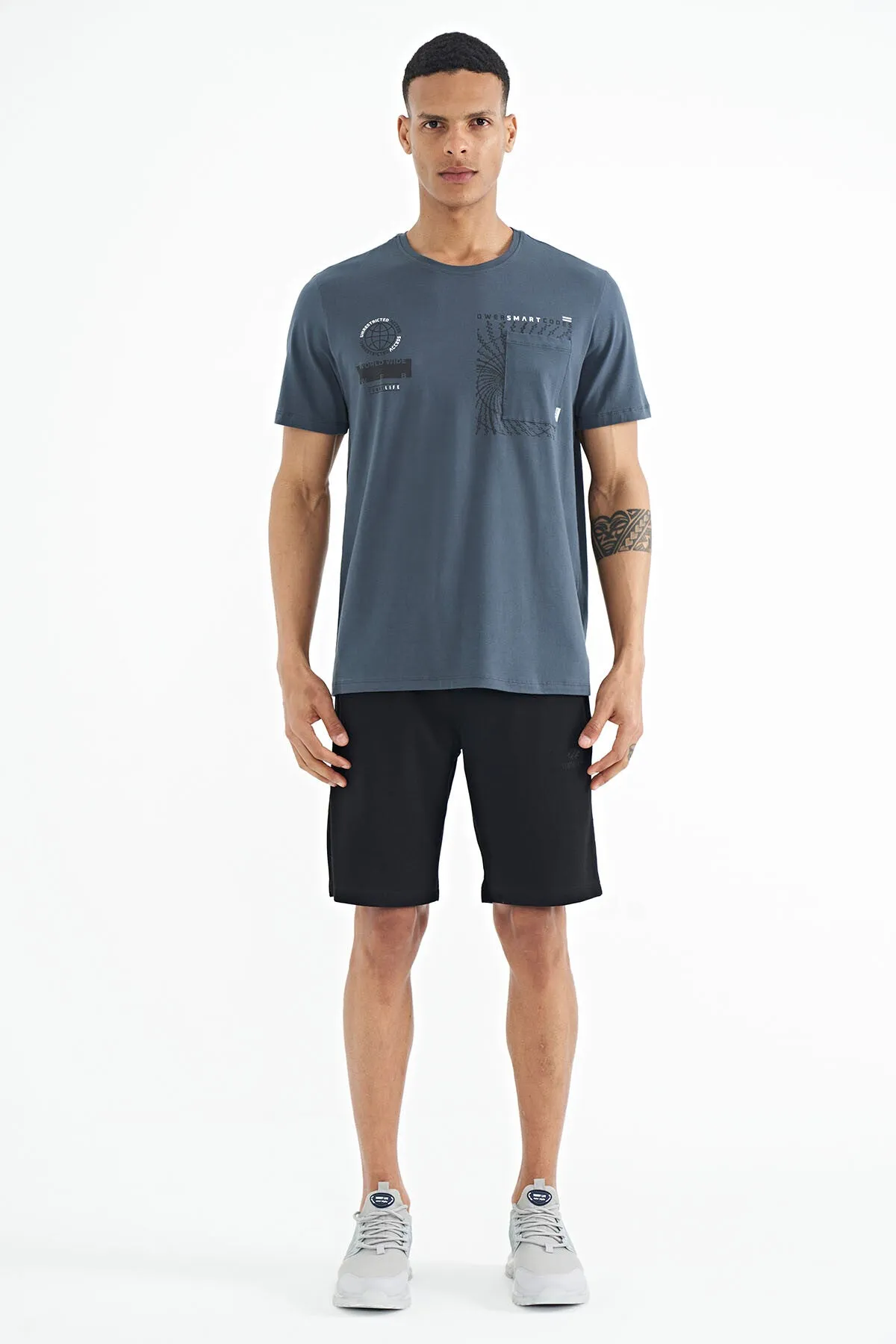 cep detayli baskili o yaka erkek t-shirt - 88184