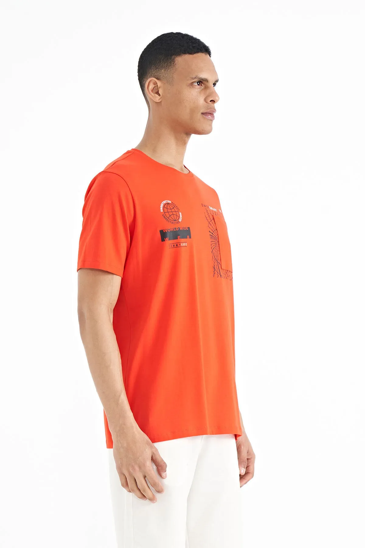 cep detayli baskili o yaka erkek t-shirt - 88184
