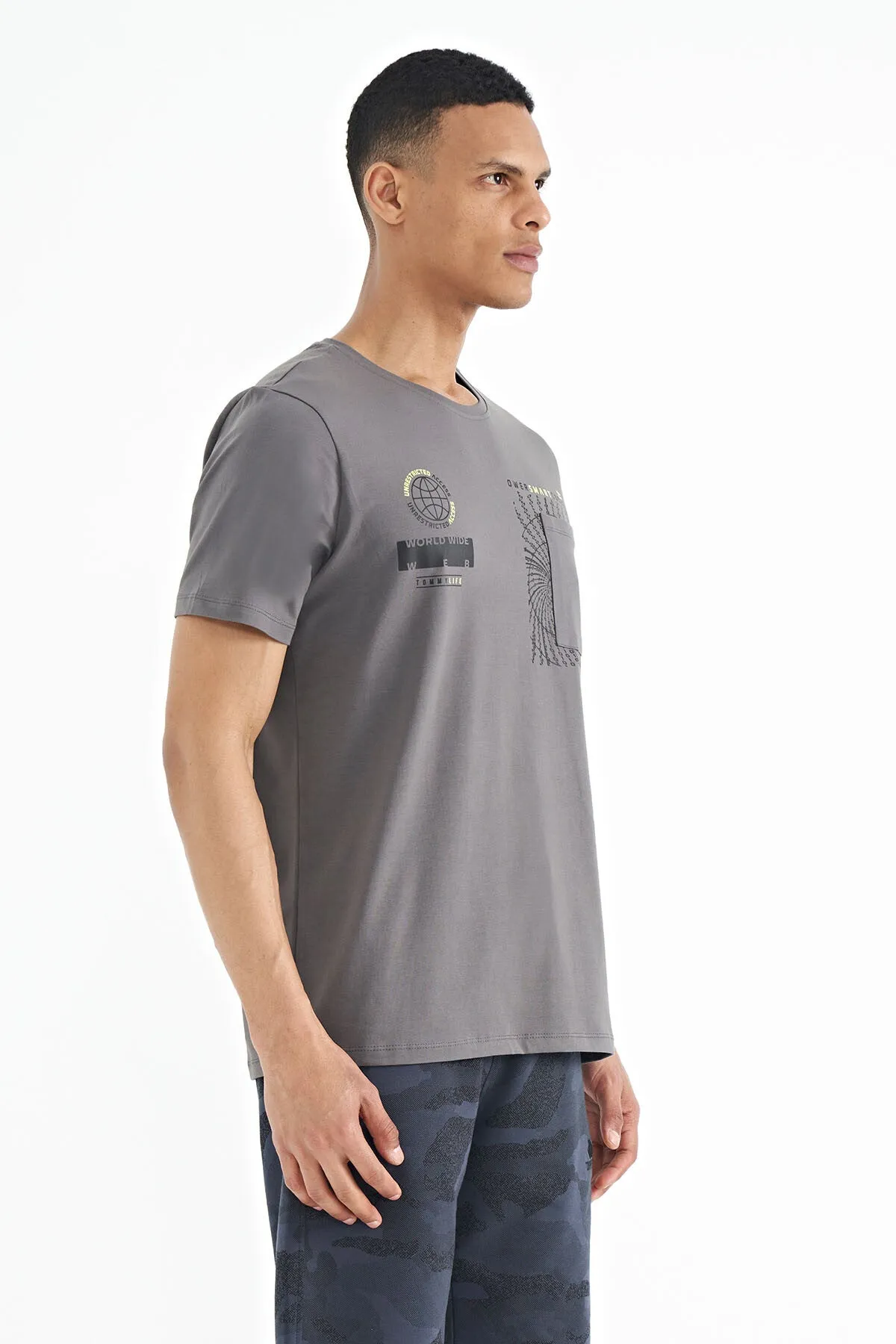cep detayli baskili o yaka erkek t-shirt - 88184