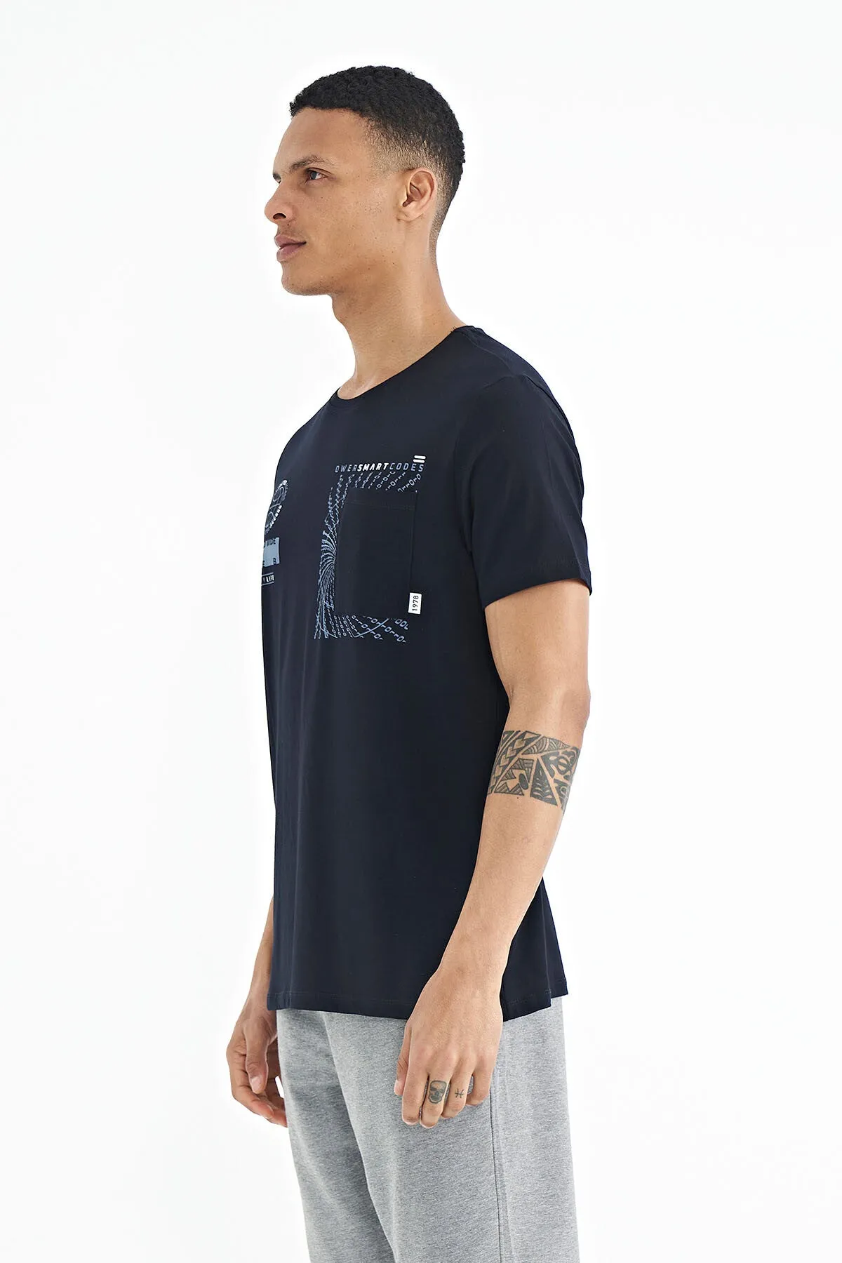 cep detayli baskili o yaka erkek t-shirt - 88184