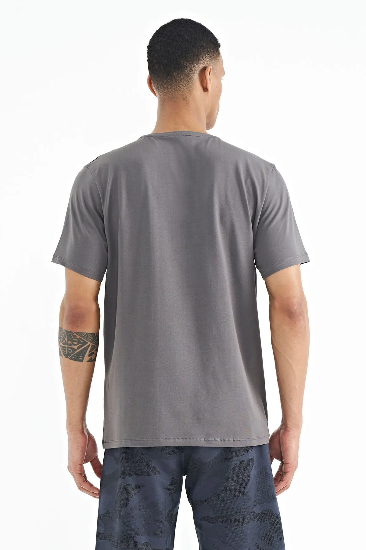 cep detayli baskili o yaka erkek t-shirt - 88184