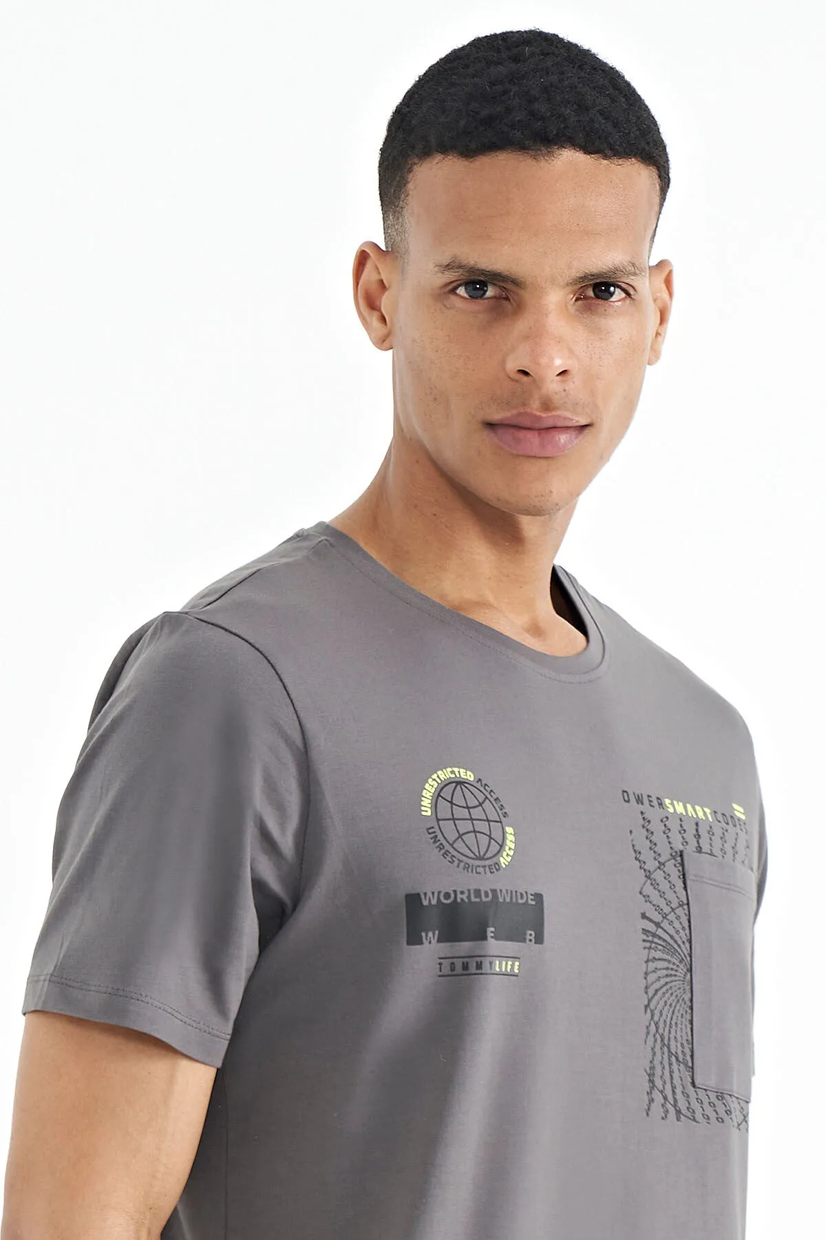 cep detayli baskili o yaka erkek t-shirt - 88184