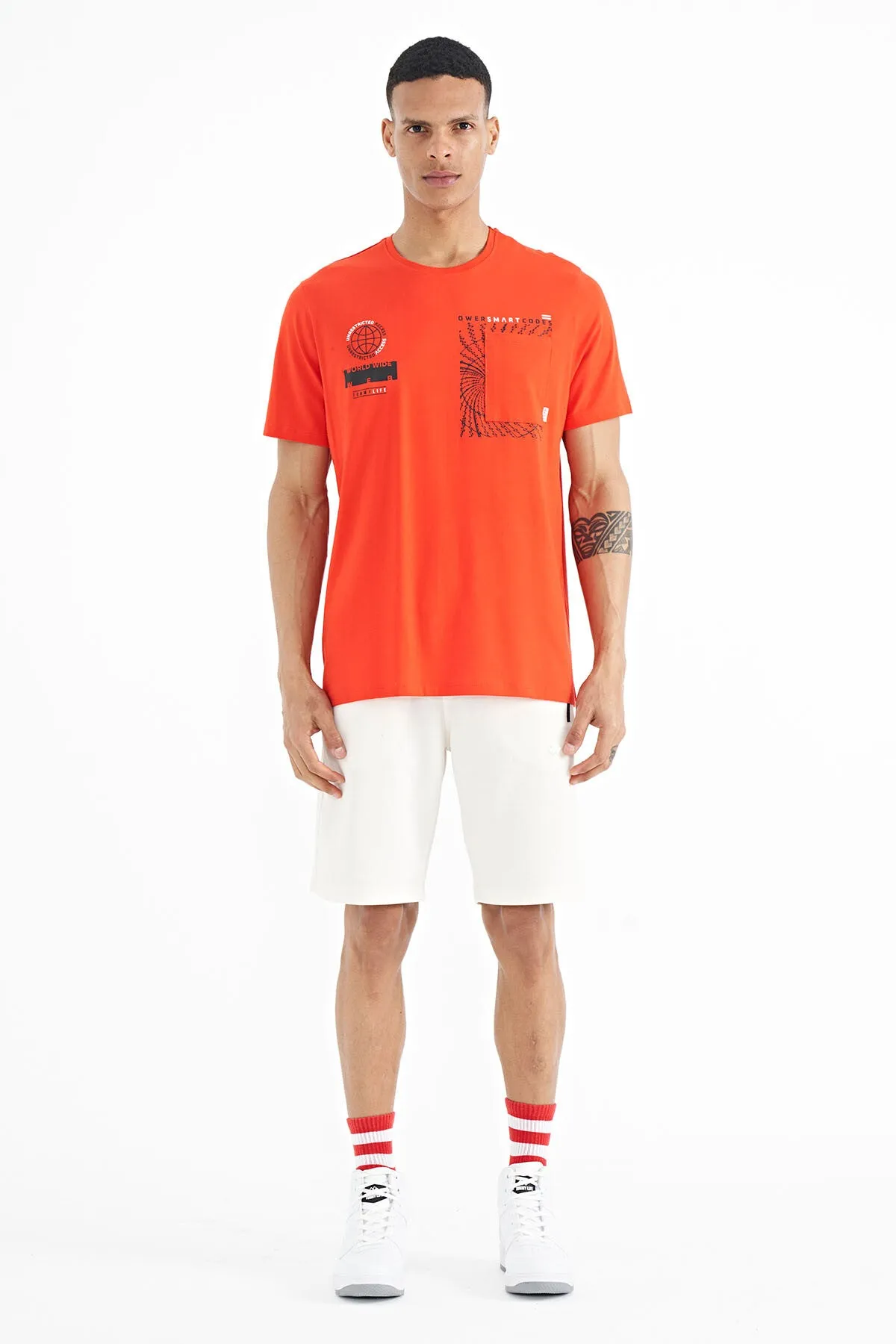 cep detayli baskili o yaka erkek t-shirt - 88184