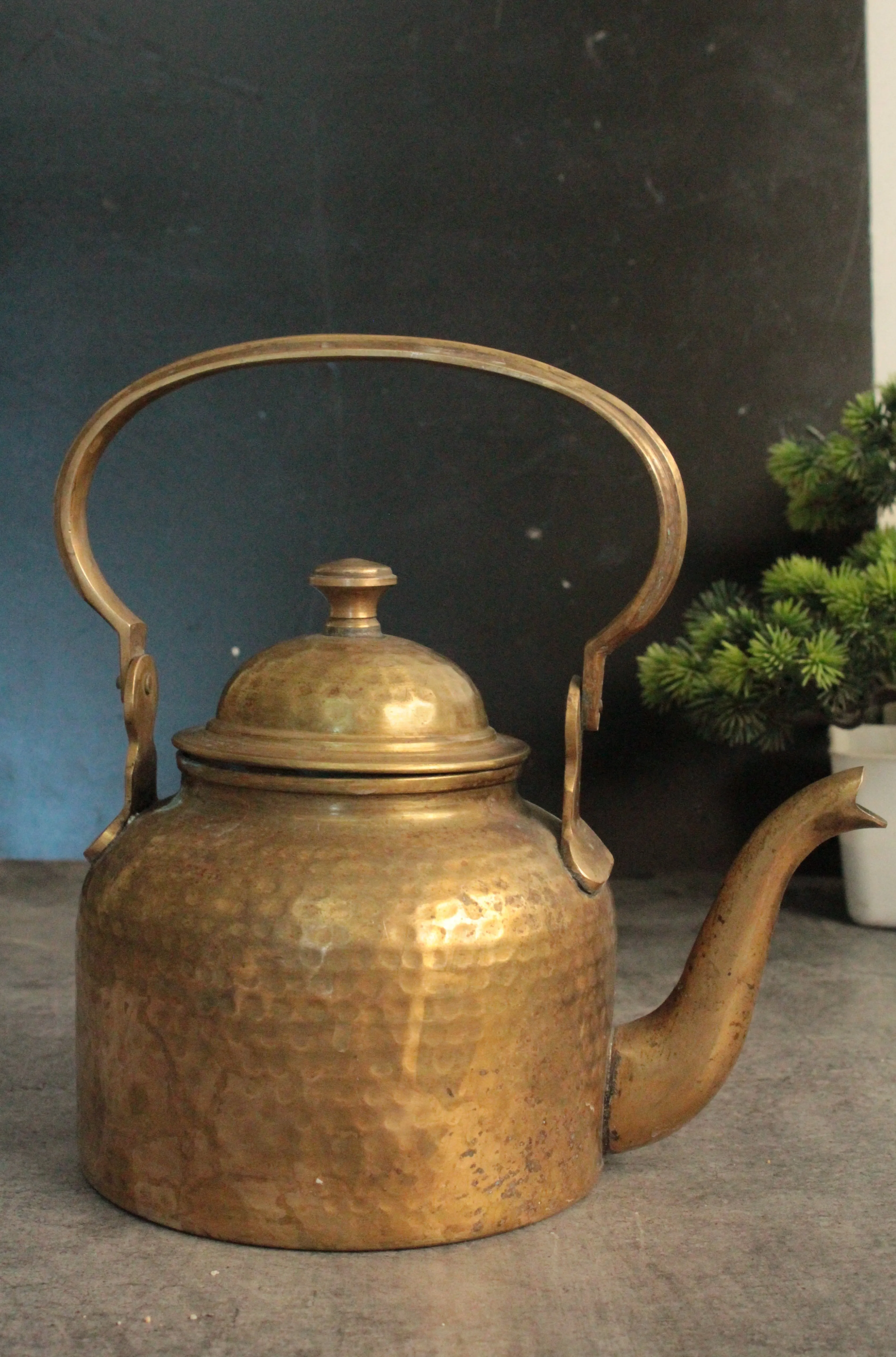 Elegant Vintage Brass Tea Pot: Timeless Beauty for Your Tea Rituals