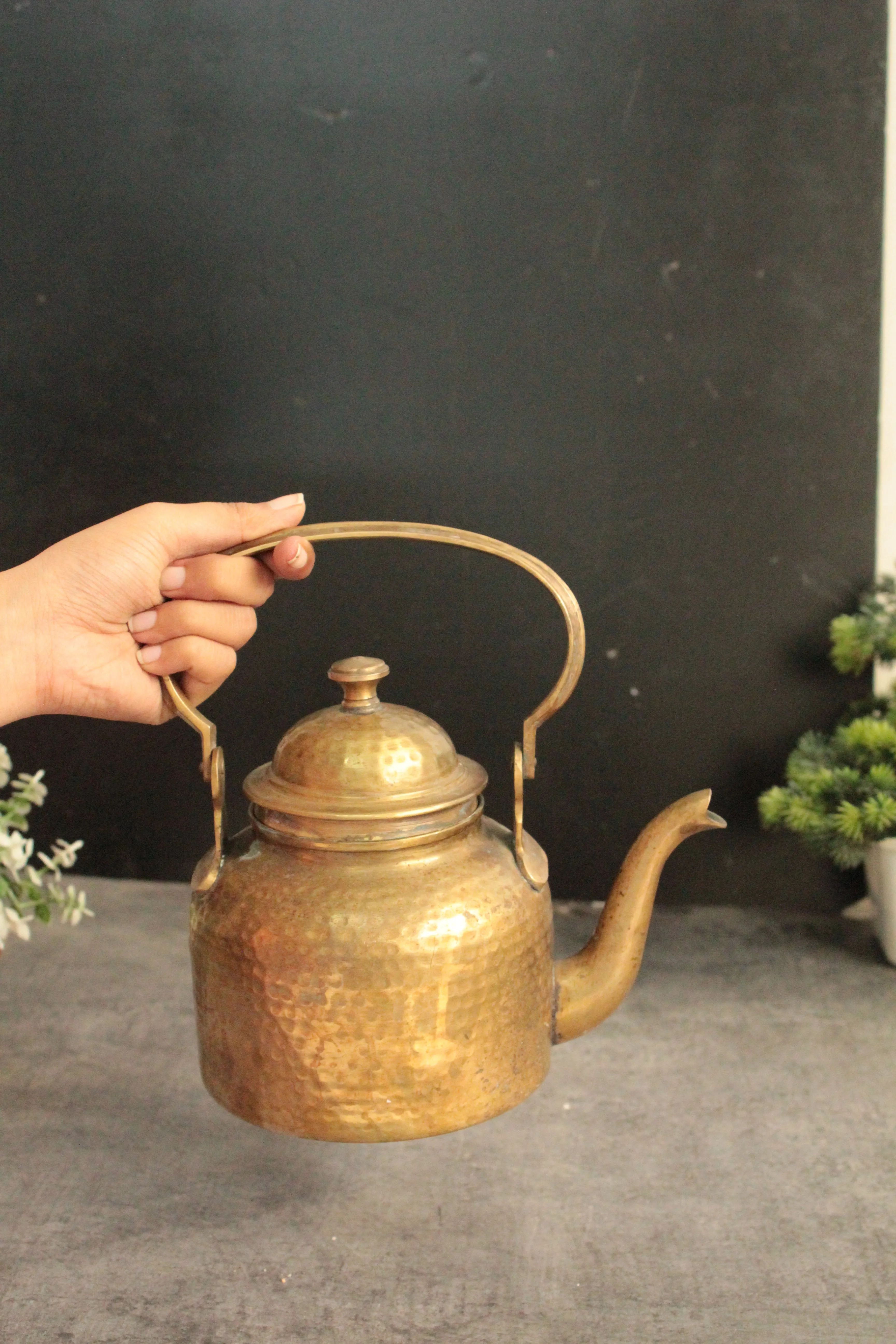 Elegant Vintage Brass Tea Pot: Timeless Beauty for Your Tea Rituals
