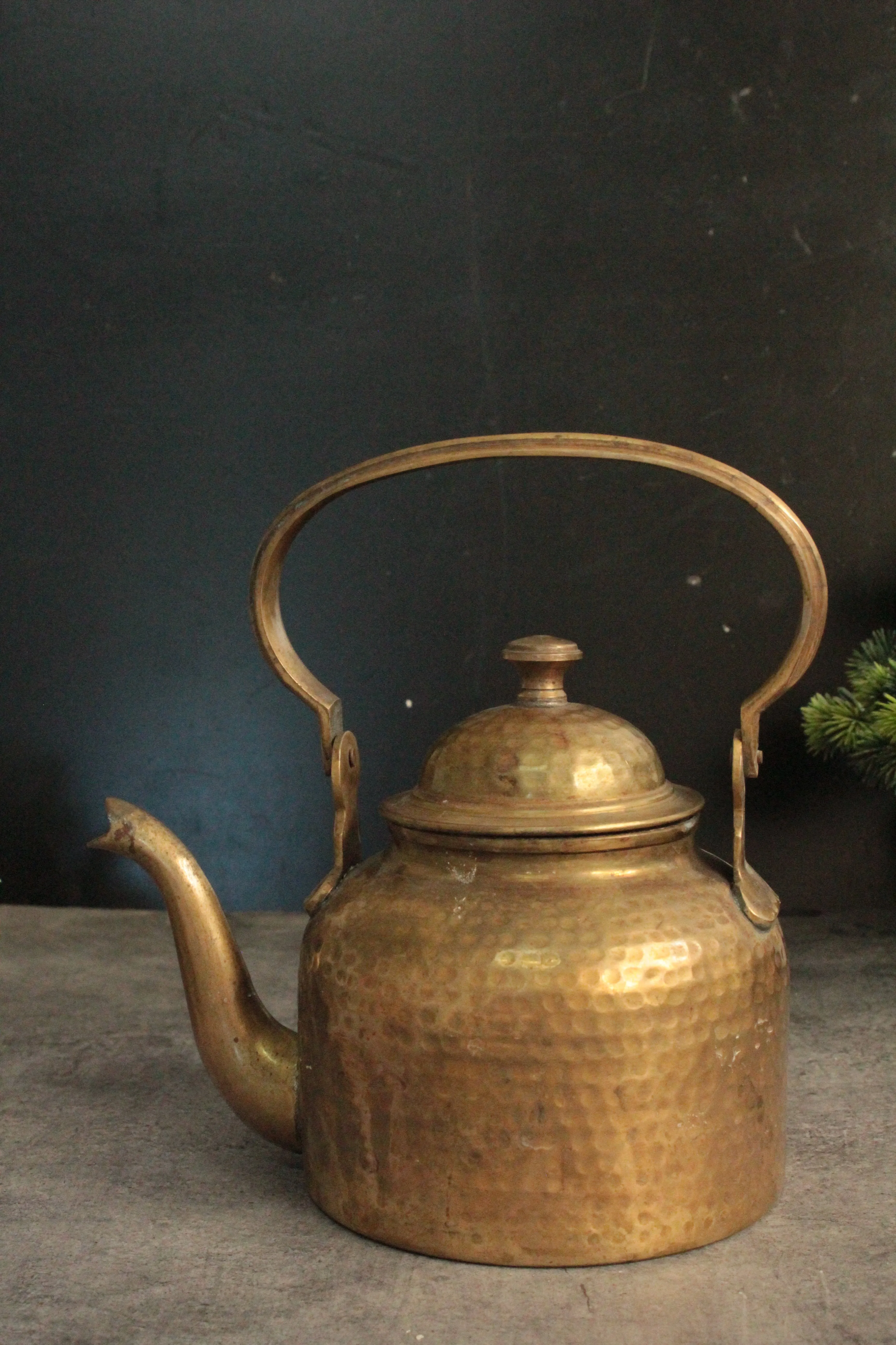 Elegant Vintage Brass Tea Pot: Timeless Beauty for Your Tea Rituals