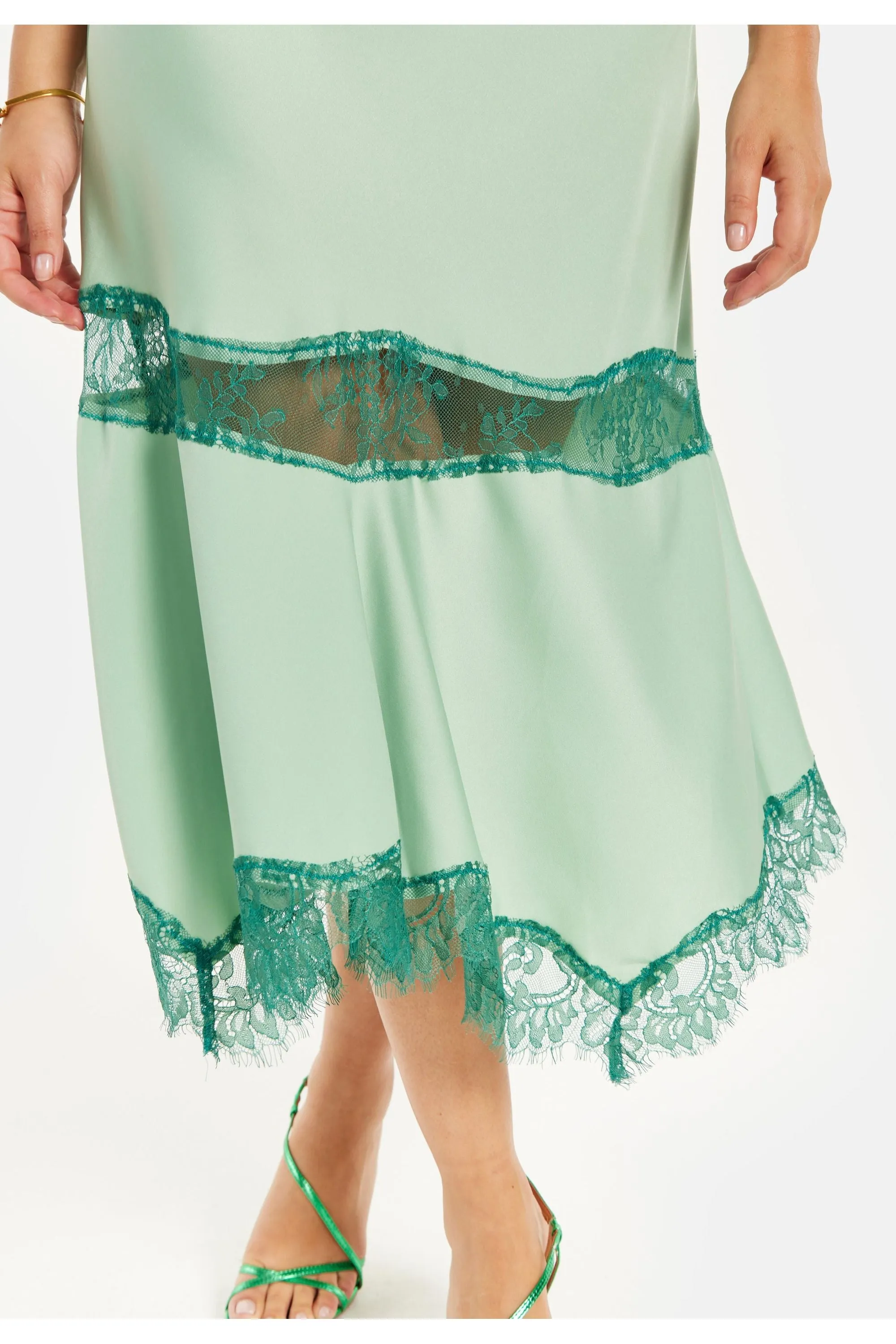 Liquorish Elegant Green Midi Dress With Lace Details