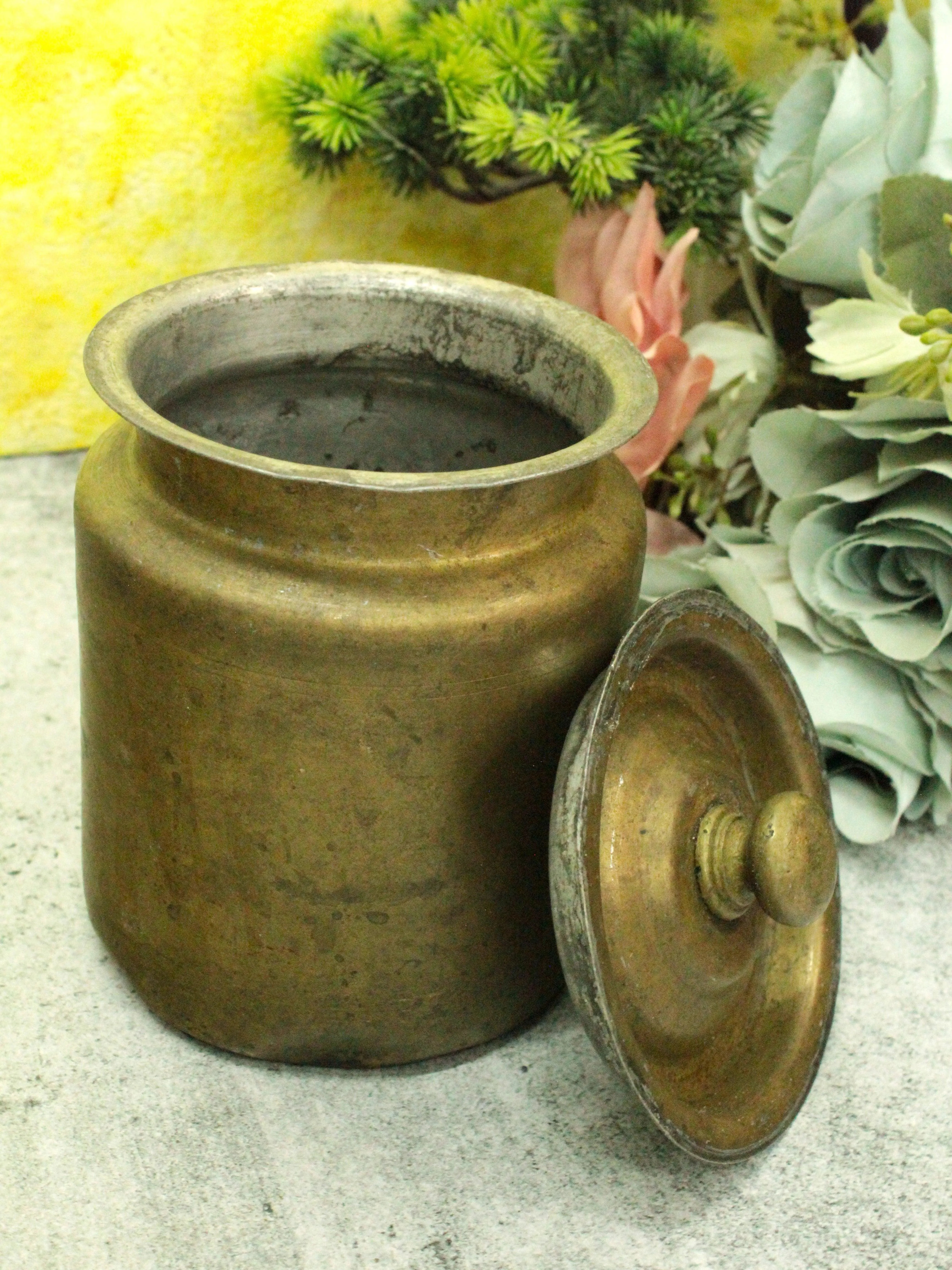 Vintage Brass Barni/Container: A Timeless Storage Treasure
