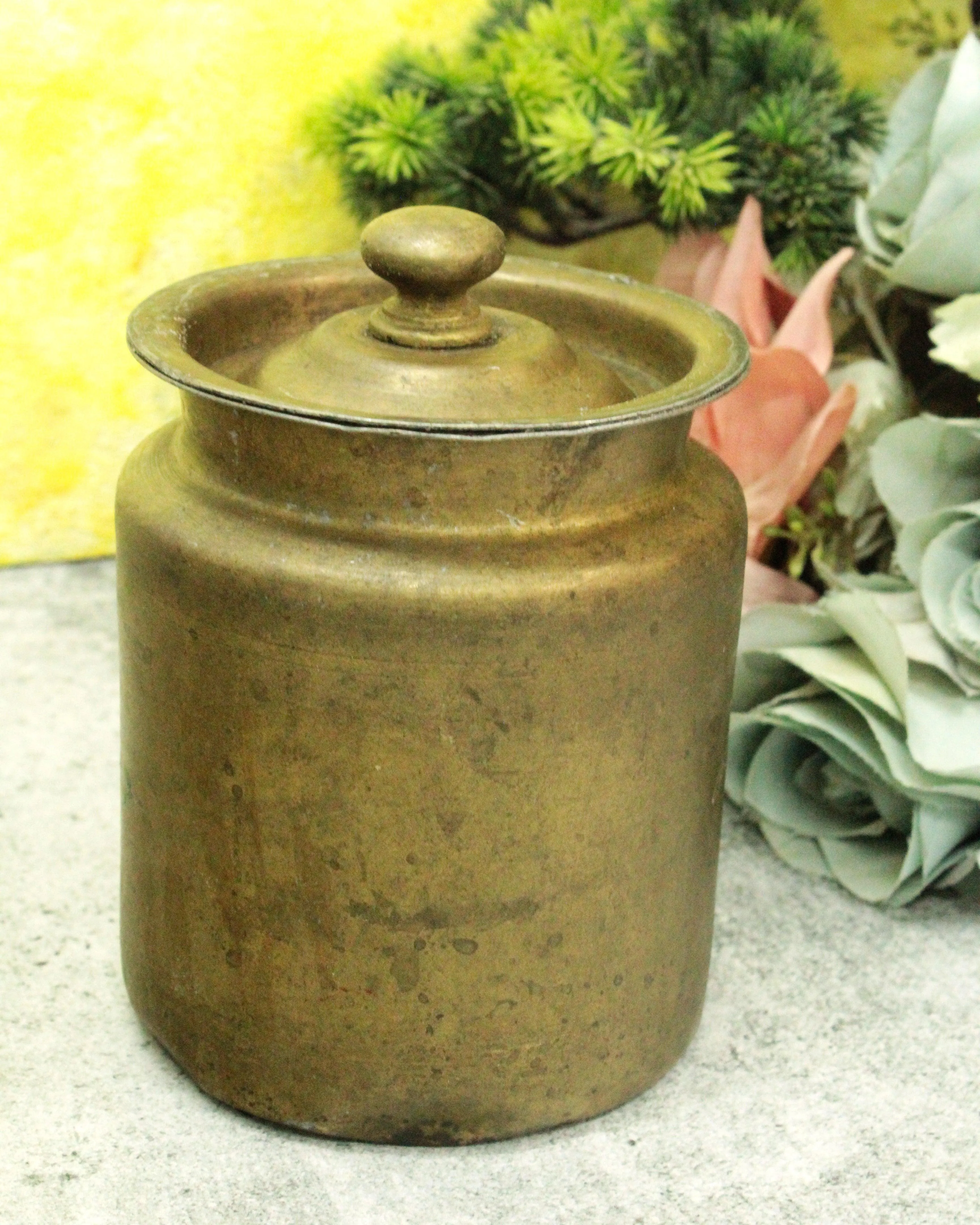 Vintage Brass Barni/Container: A Timeless Storage Treasure